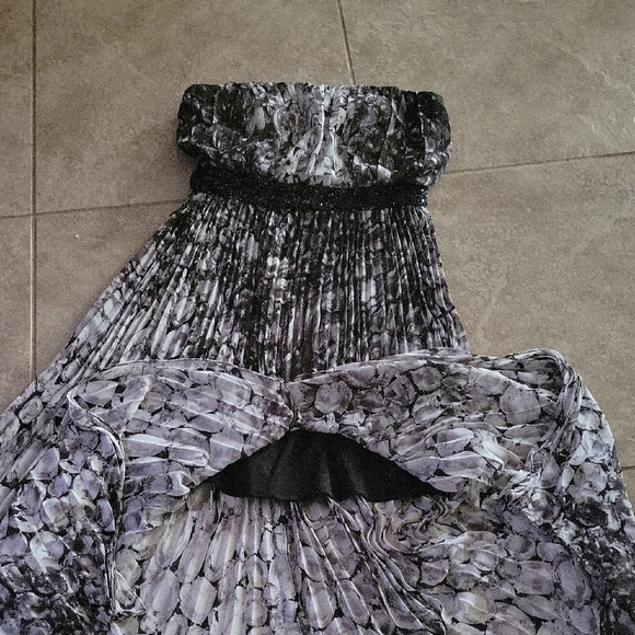 Black and White Strapless Dress - Picture 13 of 13